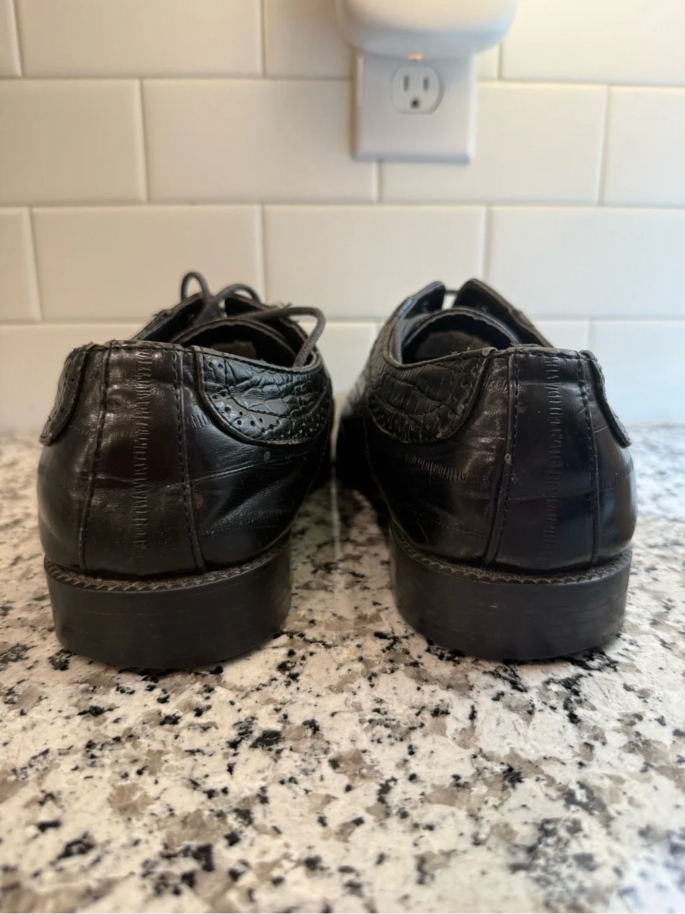 Men's Black Croc-Embossed Lace-Up Derby Shoes